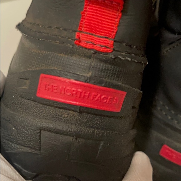 The North Face boots for boy size 2 . Gray black and gray - Picture 14 of 14